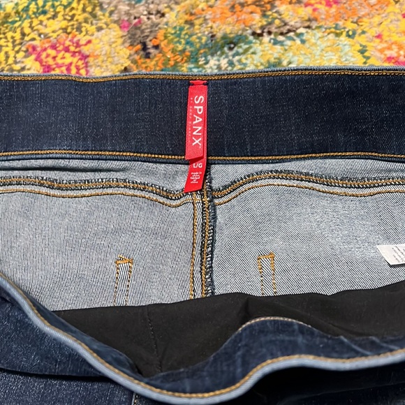 Women’s Spanx pull on distressed jeans - Picture 2 of 4